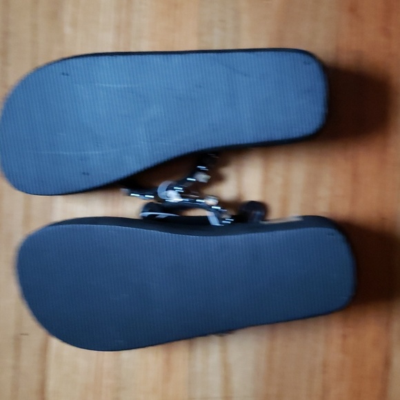 BEACH Black flip-flops w/ beaded thongs size 9/10 with 2-3 inches soles - Picture 3 of 4